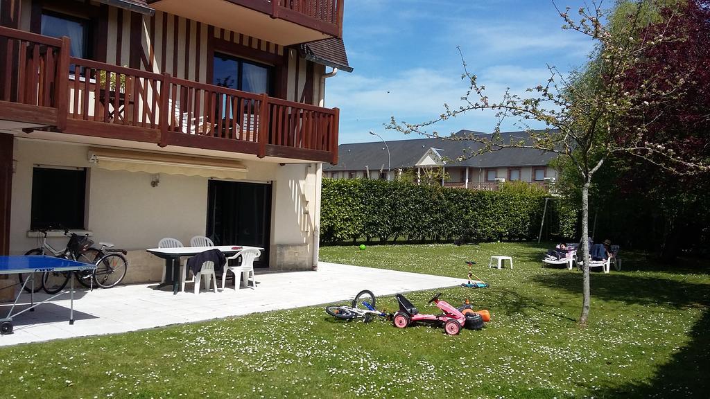 Les Manoirs Apartment Deauville Exterior foto